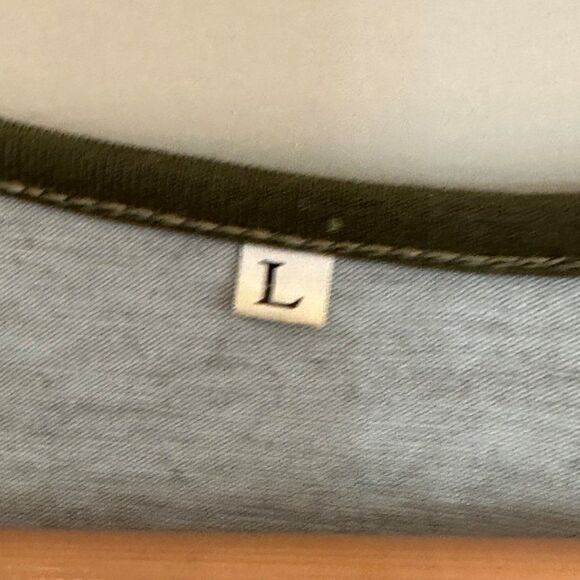 "Have Yourself Merry Little Christmas" Baseball Tee Jersey Womens Large Green Gr - Picture 4 of 7